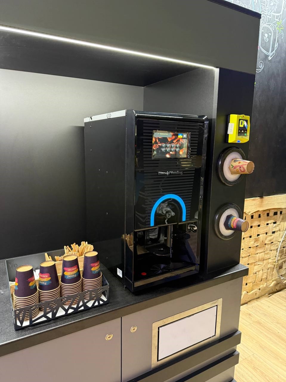 Купити Кав'ярні самообслуговування Кав'ярня самообслуговування нова Bianchi Gaia Style RY (сухе молоко) Кав'ярні самообслуговування Кав'ярня самообслуговування нова Bianchi Gaia Style RY (сухе молоко) Фото